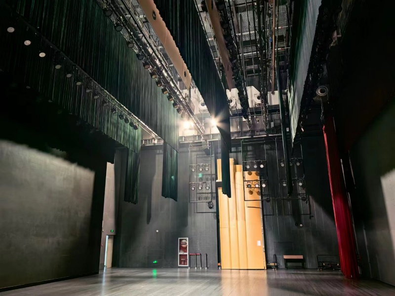 專注高品質(zhì)設(shè)備供應(yīng)，用硬核產(chǎn)品征服海外市場;我公司成功拿下蒙古國扎門烏德某劇場舞臺(tái)設(shè)備?